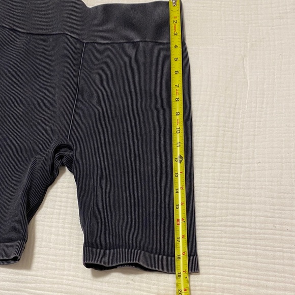 NWOT Gray Ribbed Shorts - Picture 3 of 4